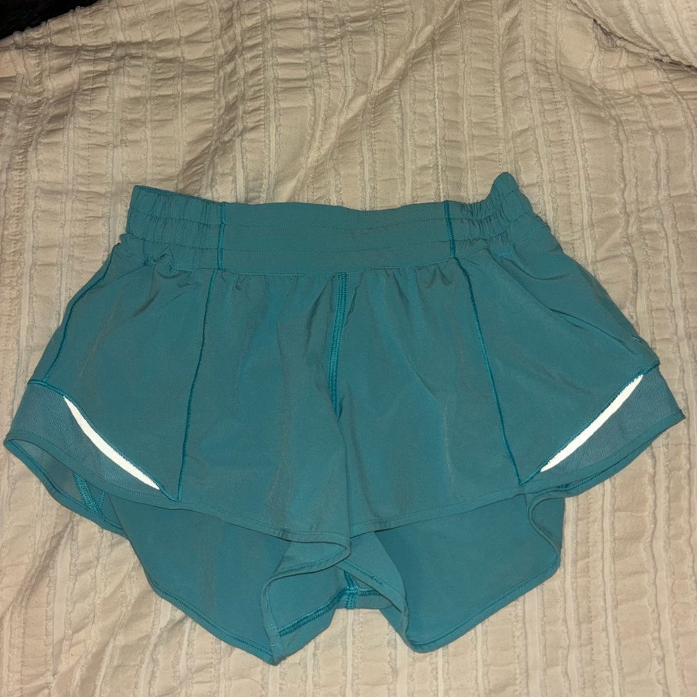 Lululemon Hotty Hot Shorts 2.5 inch